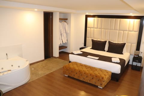 Luxury Suite, 1 King Bed, Non Smoking, City View | Individually decorated, individually furnished, desk, laptop workspace