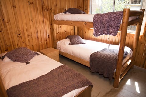 Family Cabin | Iron/ironing board, free WiFi, bed sheets