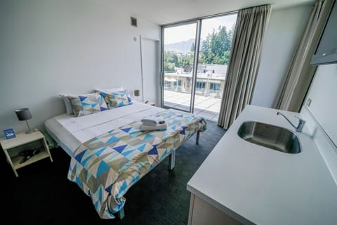 Double Room, 1 King Bed, Ensuite | Blackout drapes, iron/ironing board, free WiFi, bed sheets