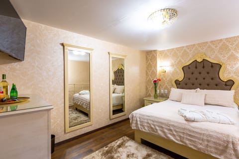 Family Suite, 2 Double Beds | Premium bedding, iron/ironing board, free WiFi, bed sheets