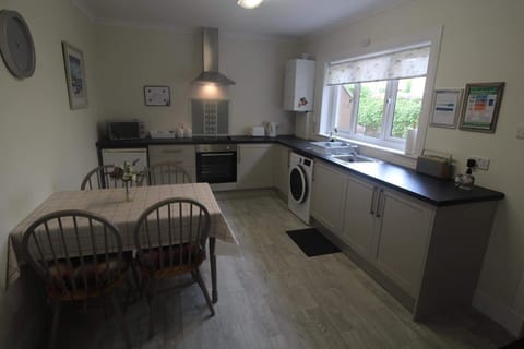 Studio (The Cameron) | Private kitchen | Fridge, microwave, oven, stovetop