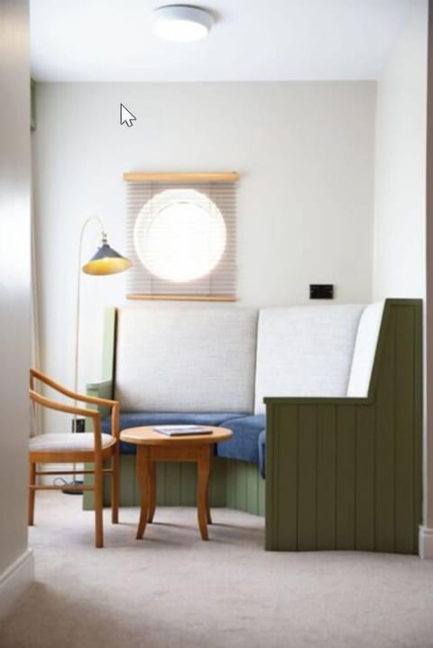 Triple Room - King and Single Bed | Iron/ironing board, free WiFi, bed sheets, wheelchair access