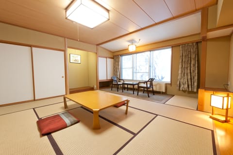 Japanese Style Room | In-room safe, desk, laptop workspace, blackout drapes