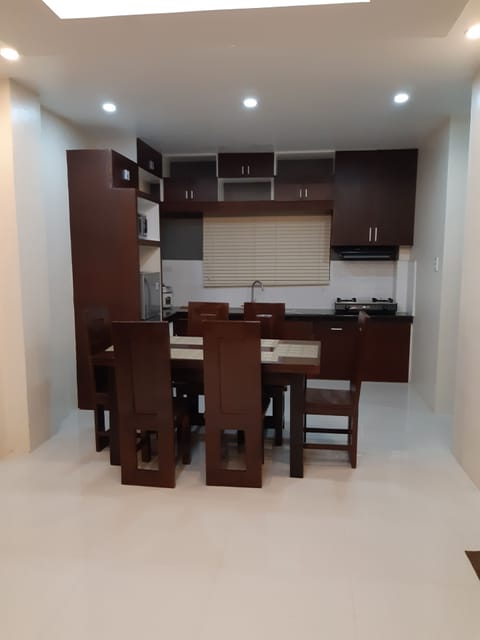 Duplex, 3 Bedrooms | In-room dining