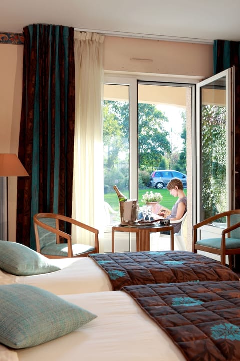 Standard Room, 2 Twin Beds | Minibar, in-room safe, desk, soundproofing