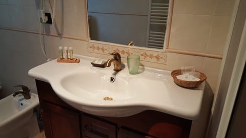 Bathroom sink