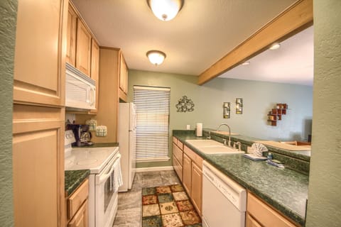 Condo, 2 Bedrooms | Private kitchen | Fridge, oven, coffee/tea maker, toaster