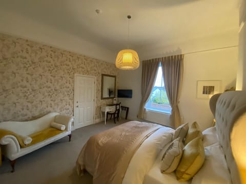 Deluxe Double Room | Hypo-allergenic bedding, desk, iron/ironing board, free WiFi