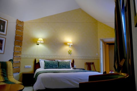 Superior Double Room, Bathtub | Desk, blackout drapes, free rollaway beds, free WiFi