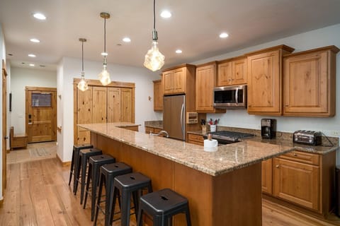 Seating for 6 at the island also!