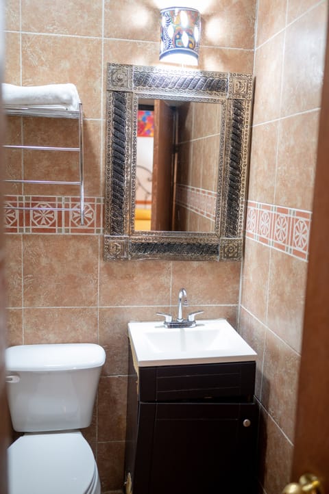 Comfort Room, 1 Queen Bed, Non Smoking | Bathroom | Shower, rainfall showerhead, free toiletries, towels