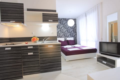 Standard Studio, Balcony | Individually furnished, iron/ironing board, WiFi, bed sheets