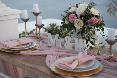 Deluxe Villa with Outdoor Private Heated Pool and Caldera View | Down comforters, Select Comfort beds, minibar, in-room safe