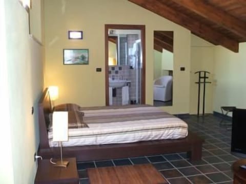 Suite for 4 Breakfast Included | Desk, soundproofing, free WiFi