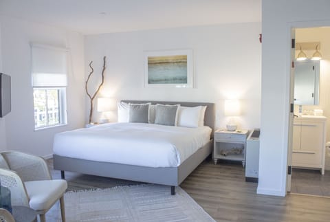 Deluxe Room, 1 King Bed | 1 bedroom, premium bedding, down comforters, memory foam beds