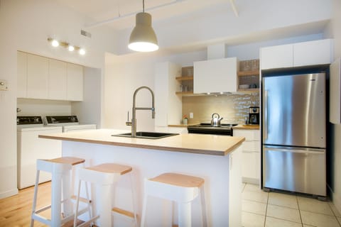 Family Loft , King Bed (SR202) | Private kitchen | Full-size fridge, microwave, oven, stovetop