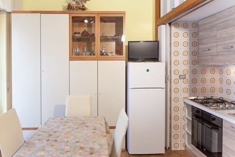 Dining Room, Kitchen