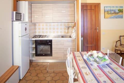 Dining Room, Kitchen