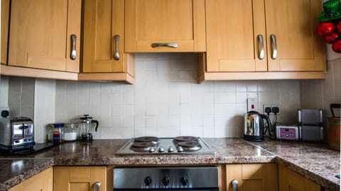 Fully fitted Kitchen with Washing machine and Coffee Maker
