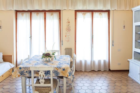 Dining Room, Kitchen