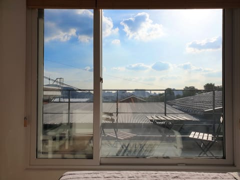 House, City View (Hong Kong) | Balcony view