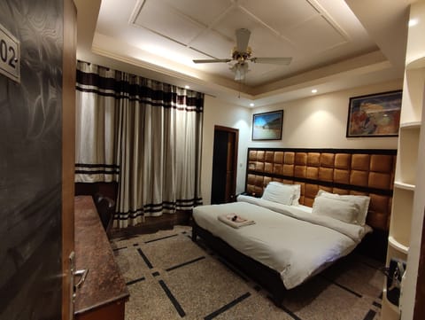 Superior Room, 1 Double Bed | Minibar, desk, soundproofing, rollaway beds