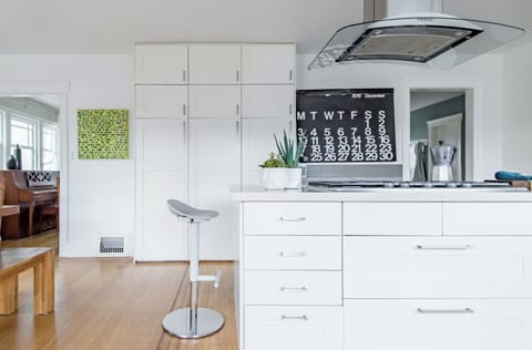 Kitchen island with five stools