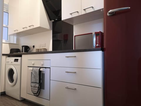 Classic Apartment, Private Bathroom | Shared kitchen