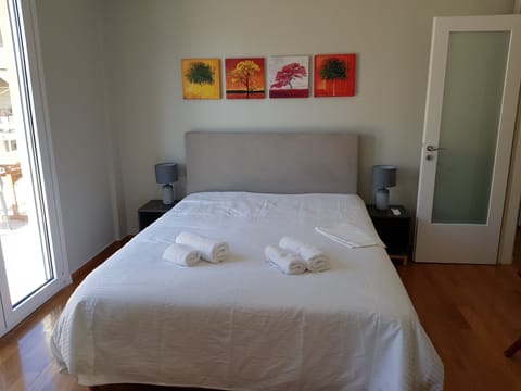 Apartment | 3 bedrooms, Egyptian cotton sheets, premium bedding, laptop workspace