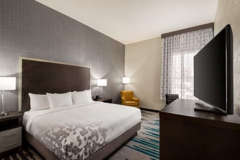 Room, 1 King Bed, Non Smoking | Premium bedding, pillowtop beds, desk, laptop workspace