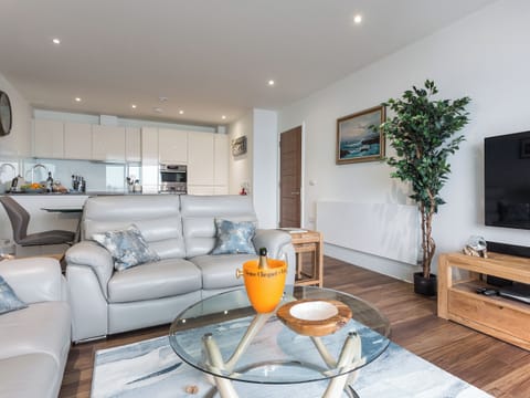 Lovely, modern open plan apartment | Bay View Abbey Sands, Torquay