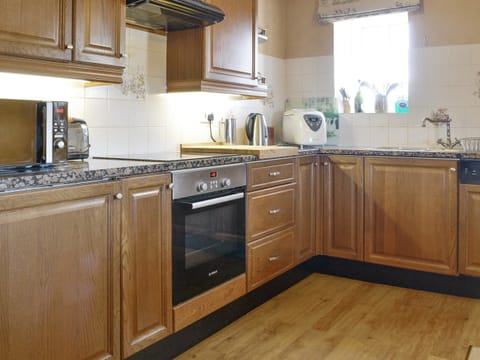 Well-equipped kitchen | The Mews, Near Masham