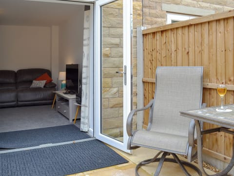 Sitting-out-area | Shepley Mews, Glossop