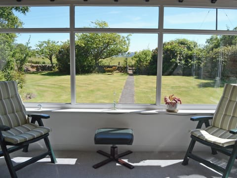Relaxing sun room with garden views | Old Midoxgate Farmhouse, Midoxgate, near Tain