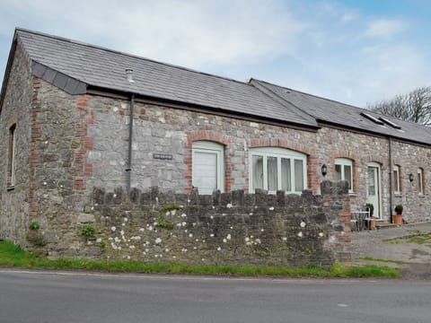 Charming property | The Old Byre, Middleton, near Swansea