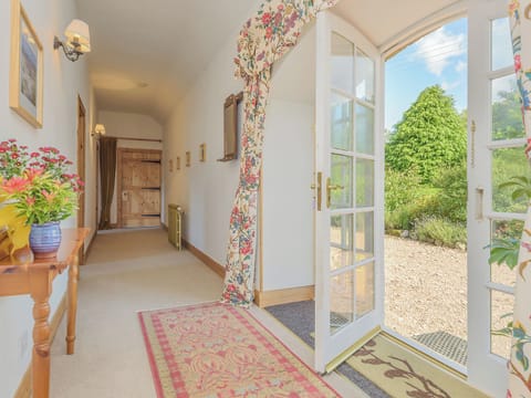Light and airy hallway | Lucklaw Steading Cottage, Balmullo, near St Andrews
