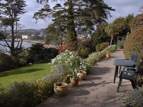 Garden and grounds | Cockington - Bay Fort Mansions, Torquay