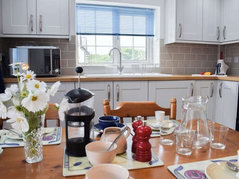 Well appointed kitchen area | Glasfor, Llansantffraed, near Aberaeron