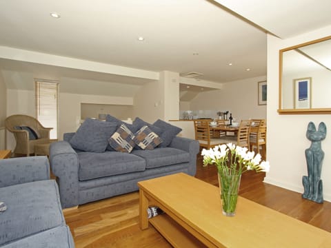 Spacious open plan living area | 9 Glendorgal - Glendorgal, Newquay