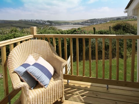 Relaxing balcony | 9 Glendorgal - Glendorgal, Newquay