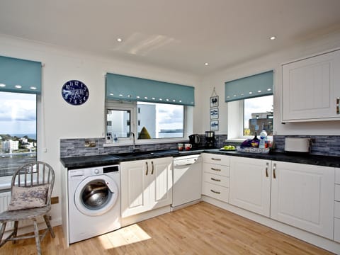 Kitchen/diner | Sea Salt Lodge, Torquay