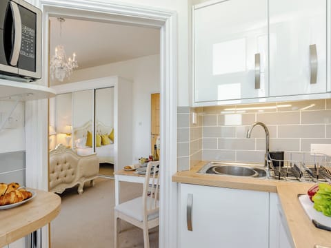 Well equipped kitchen | The Downs, Torquay