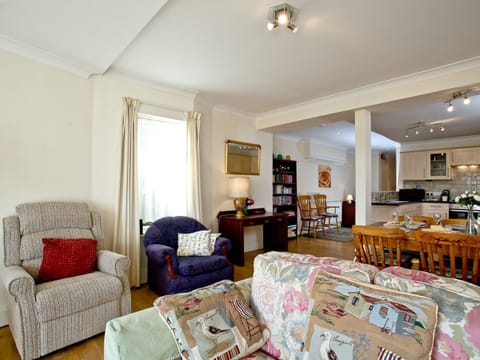 Open plan living space | 1 Roundham Heights, Paignton