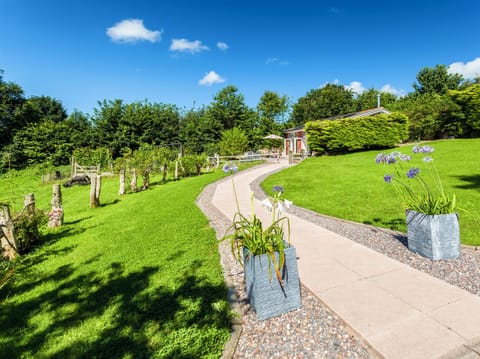 Large lawned area | The Red Barn, Braunton, near Barnstaple