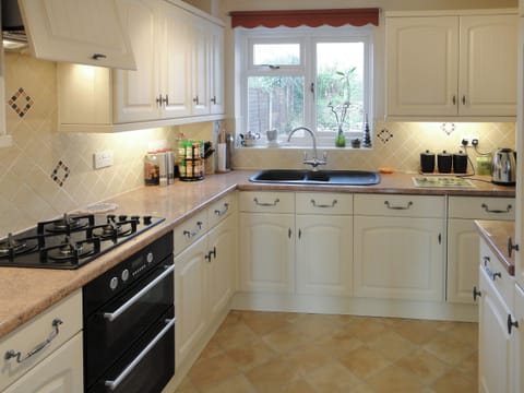 Kitchen | 24 Steed Close, Paignton