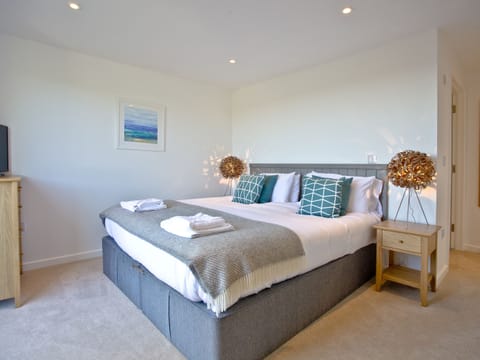 Double bedroom | Una Aurum 56 - St Ives Resort, Carbis Bay, near St Ives