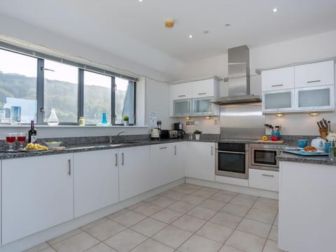 Beautifully appointed kitchen | Sand Dunes - Nassau Court, Westward Ho!