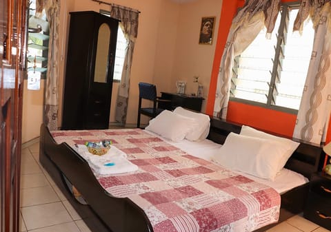 Deluxe Double Room | Desk, bed sheets