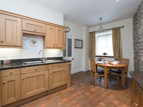 Kitchen with dining area | The Counting House, Wirksworth, near Matlock