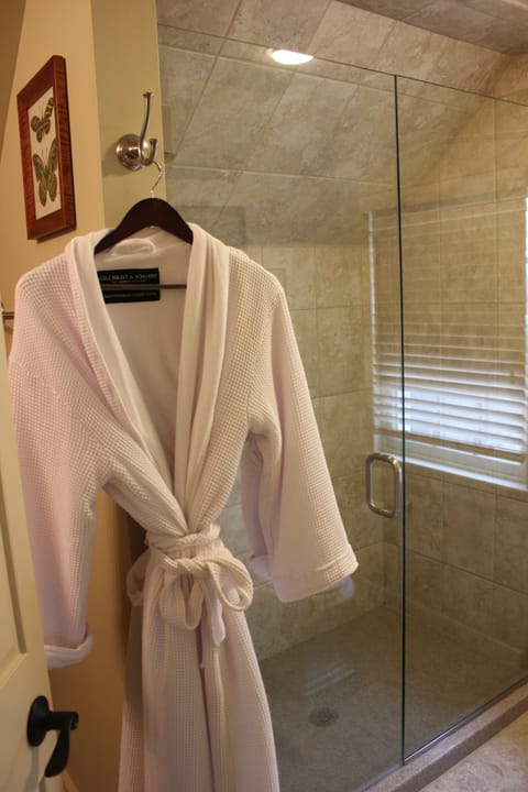 Eagles Nest Whole House Rental | Bathroom | Free toiletries, hair dryer, towels, soap